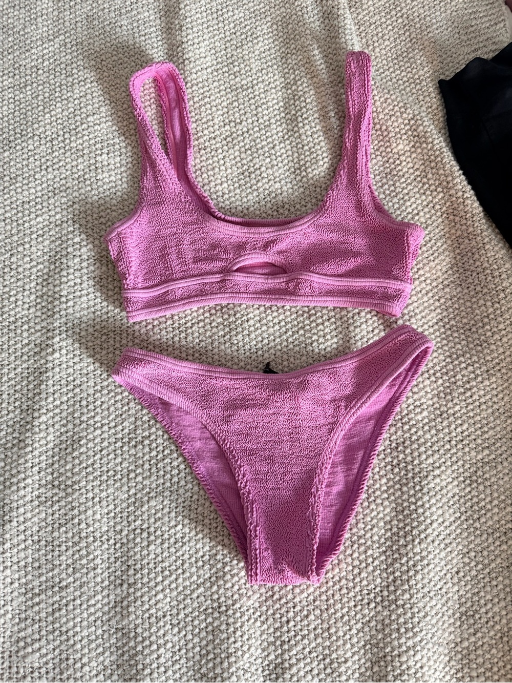 Love and Bikinis Textured Scoop Bralette with Cutout - Pink - Picture 4 of 6